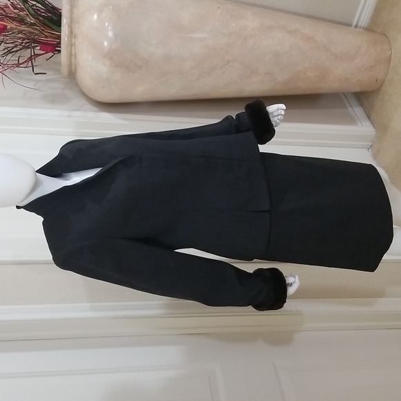 Dark gray Novella Bloom suit with detachable fur cuff - Picture 2 of 7